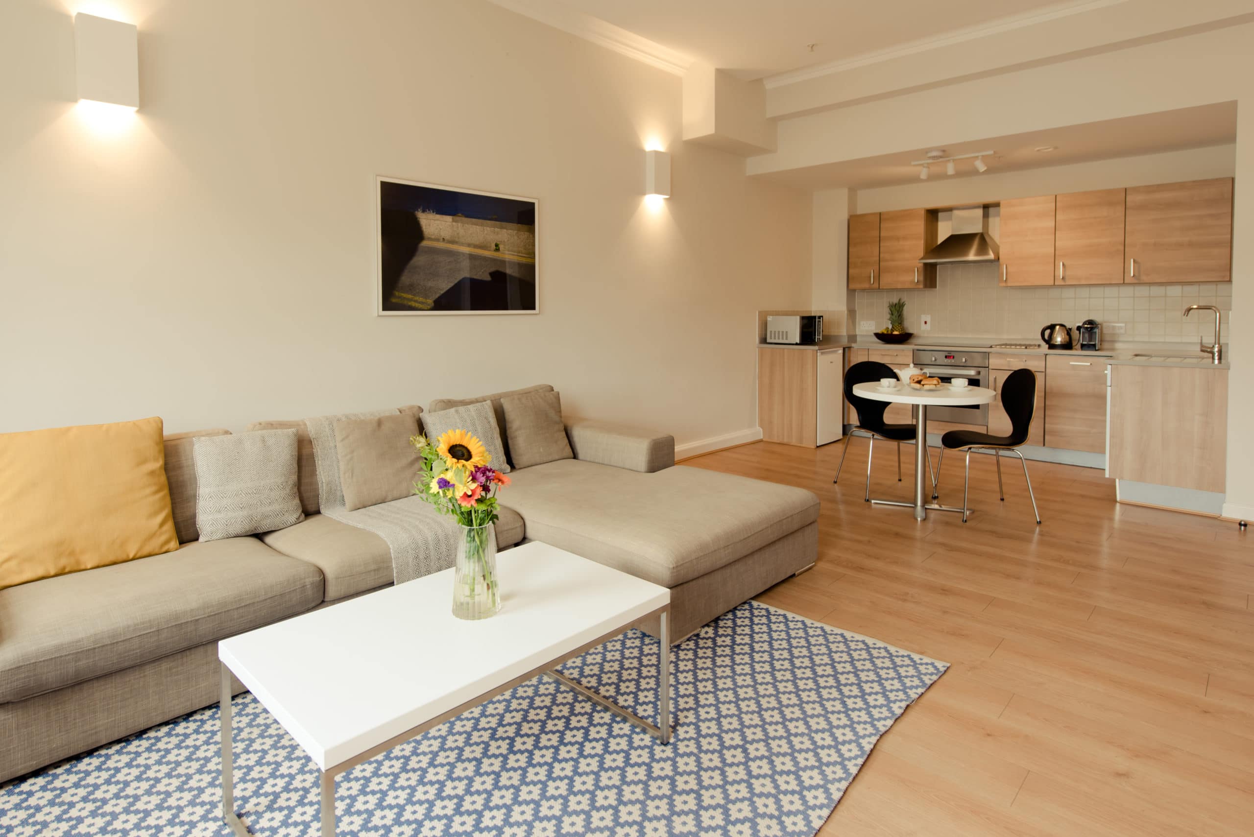 Woonkamer en keuken, suite met één bed PREMIER SUITES PLUS Glasgow George Square
