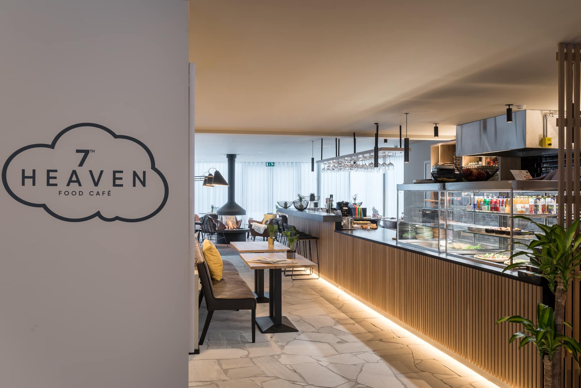 Entrée du 7th Heaven Food Cafe PREMIER SUITES PLUS Antwerp