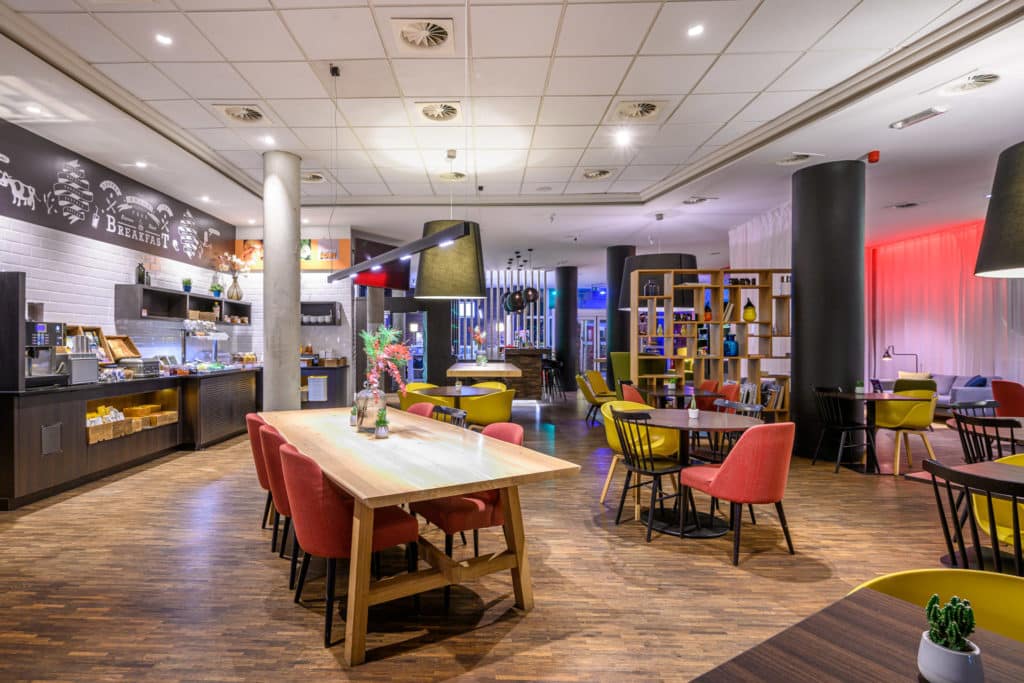 Holiday Inn Express Mechelen Table de partage Petit-déjeuner