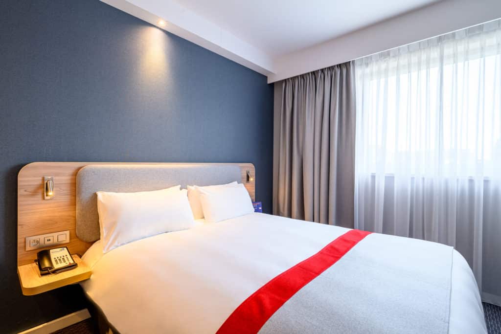 Holiday Inn Express Mechelen lit dans une chambre de luxe