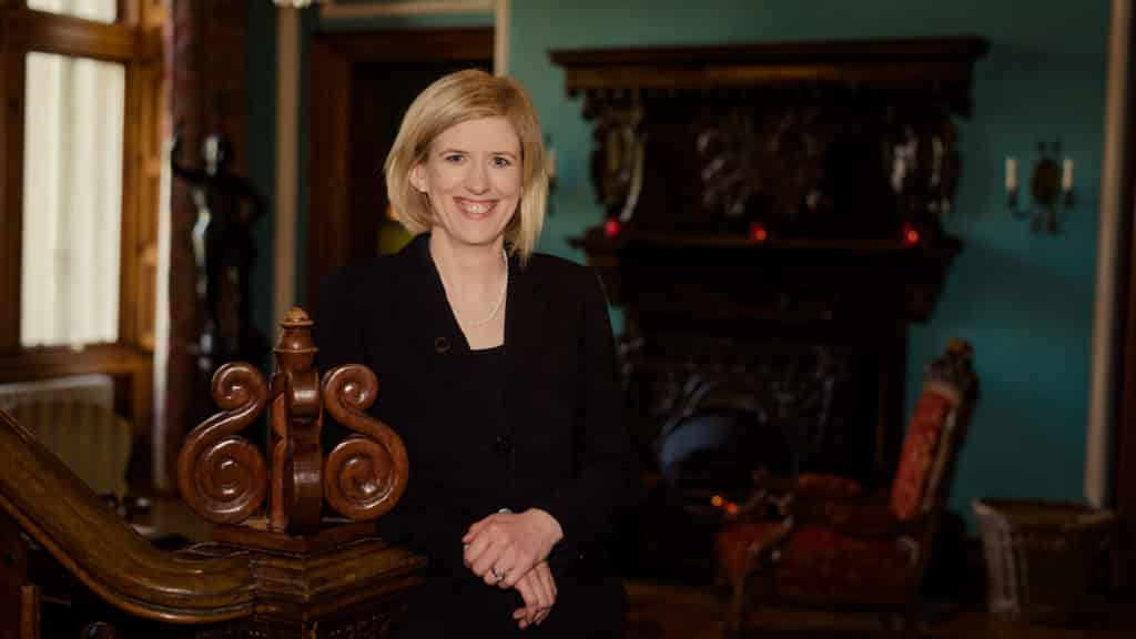 Algemeen manager Emer Corridan van het Cahernane House Hotel Killarney glimlachte